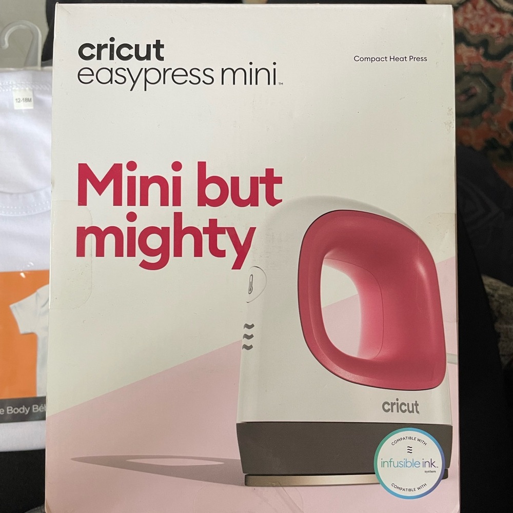 Cricut Easy Press Mini - NWOT